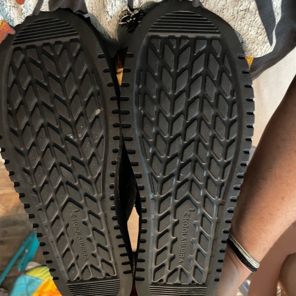 Kookaburra by Ugg Victoria Suede upper, decorative faux-fur details and bows - Picture 3 of 7